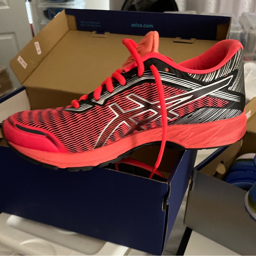 Women’s Asics sneakers size 9.5